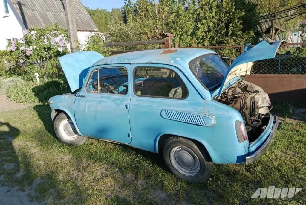 Был катафалком, а стал звездой кино: история «Баркаса-1000» и других ретроавто коллекционера из Жабинки