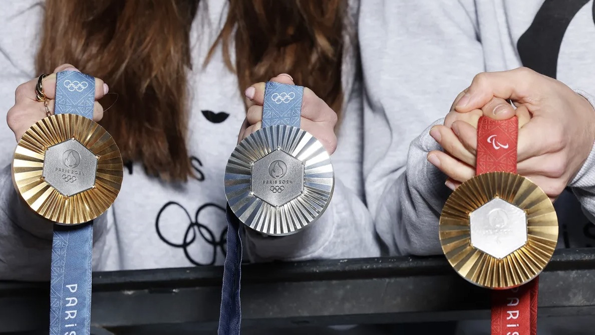 Сколько платят за золотые медали на Олимпиаде в разных странах и Беларуси