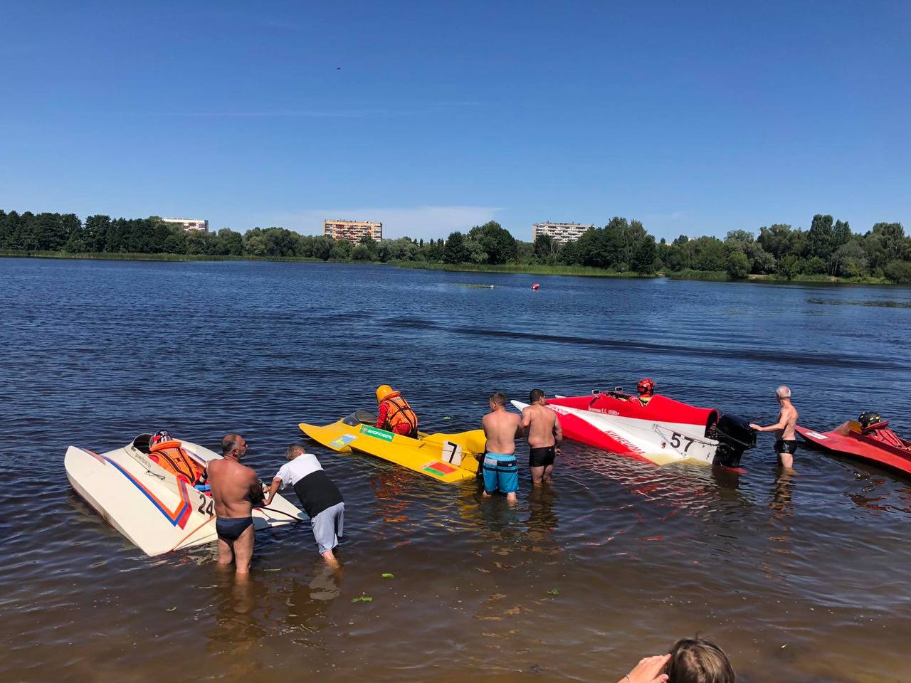 В Бресте проходит 1-ый этап открытого чемпионата Беларуси по водно-моторному спорту