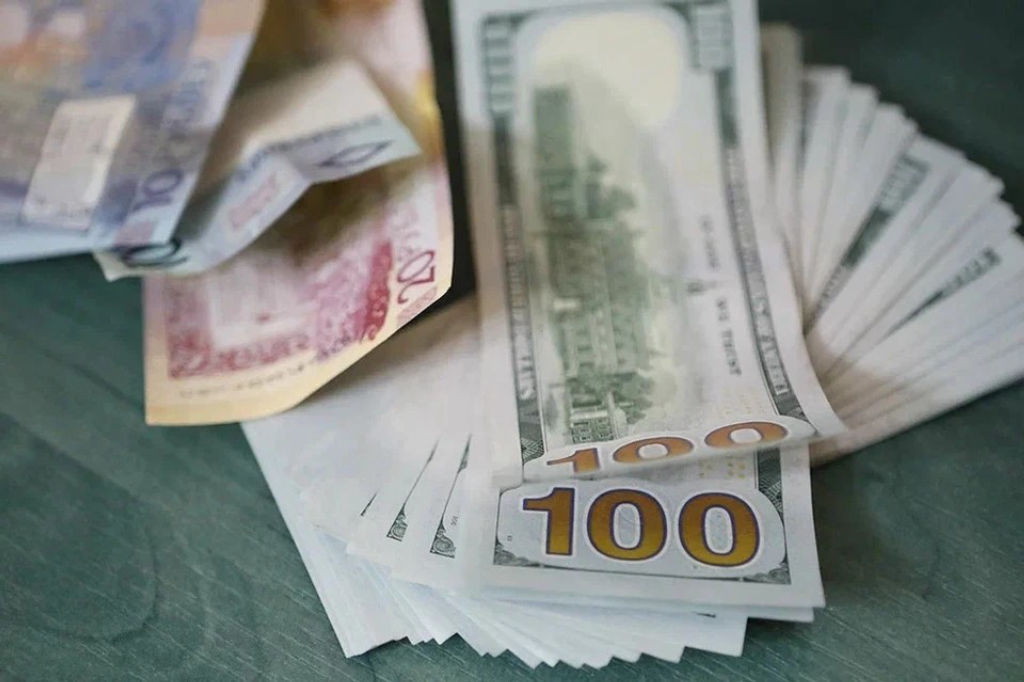 В Бресте мужчина попытался обменять поддельные доллары в банке. Где он их взял?