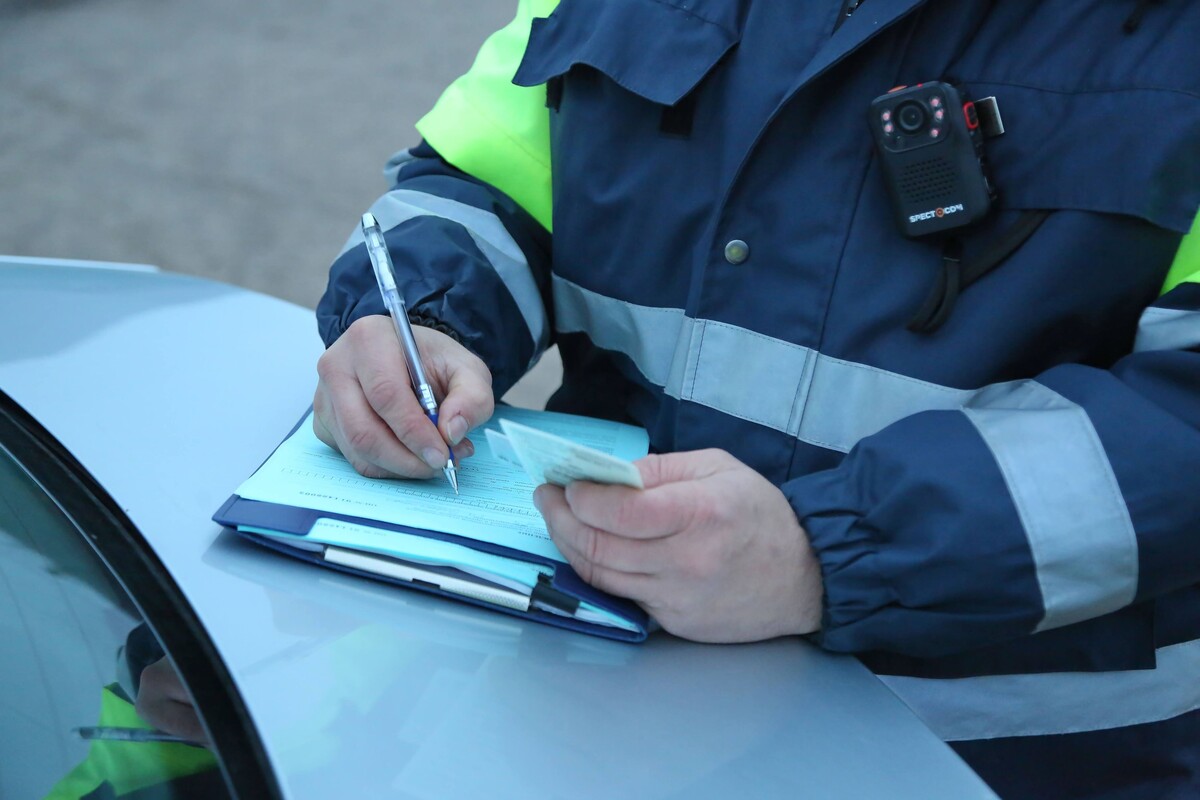 Пассажирка авто пыталась дать взятку сотруднику ГАИ. Известен приговор