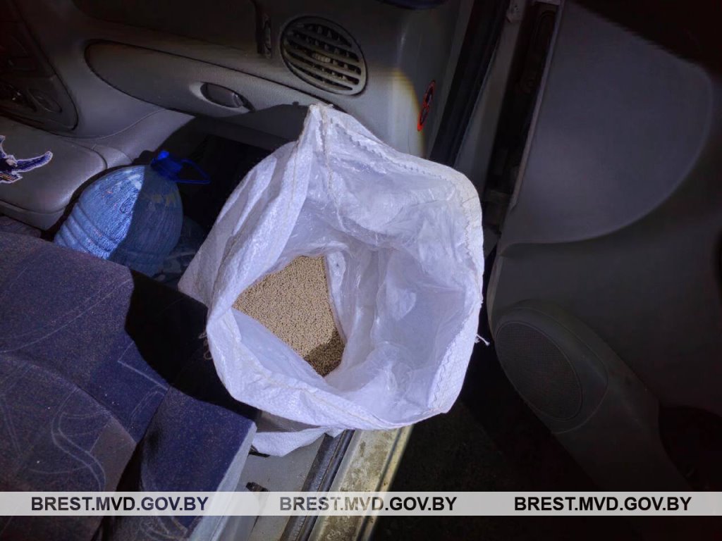 В Дрогичинском районе мужчина украл 60 кг комбикорма