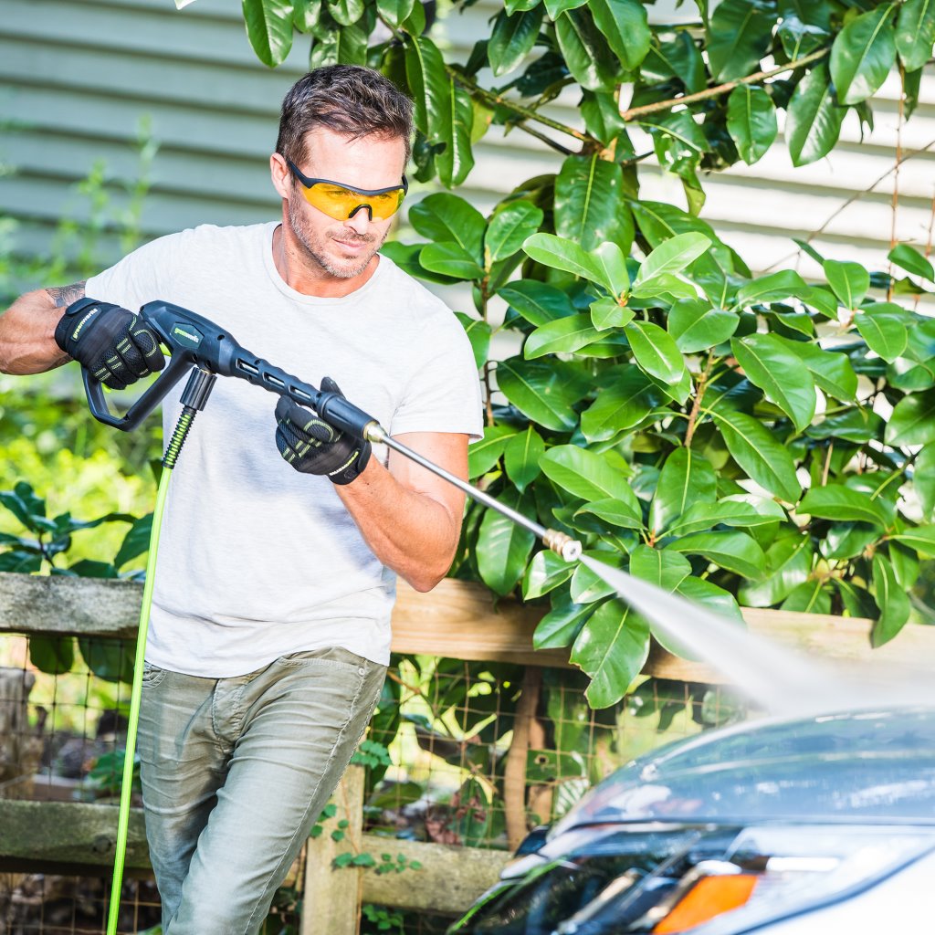 Ваш автомобиль нуждается в уходе: как выбрать мойку высокого давления