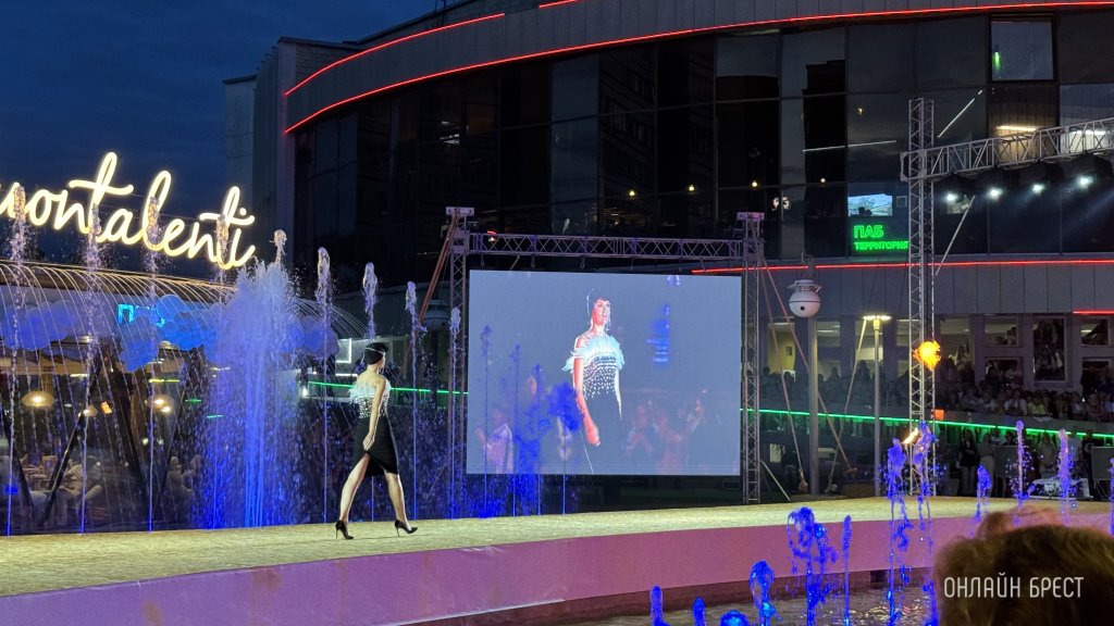 Фаер-шоу и фестиваль моды на улице Советской в Бресте