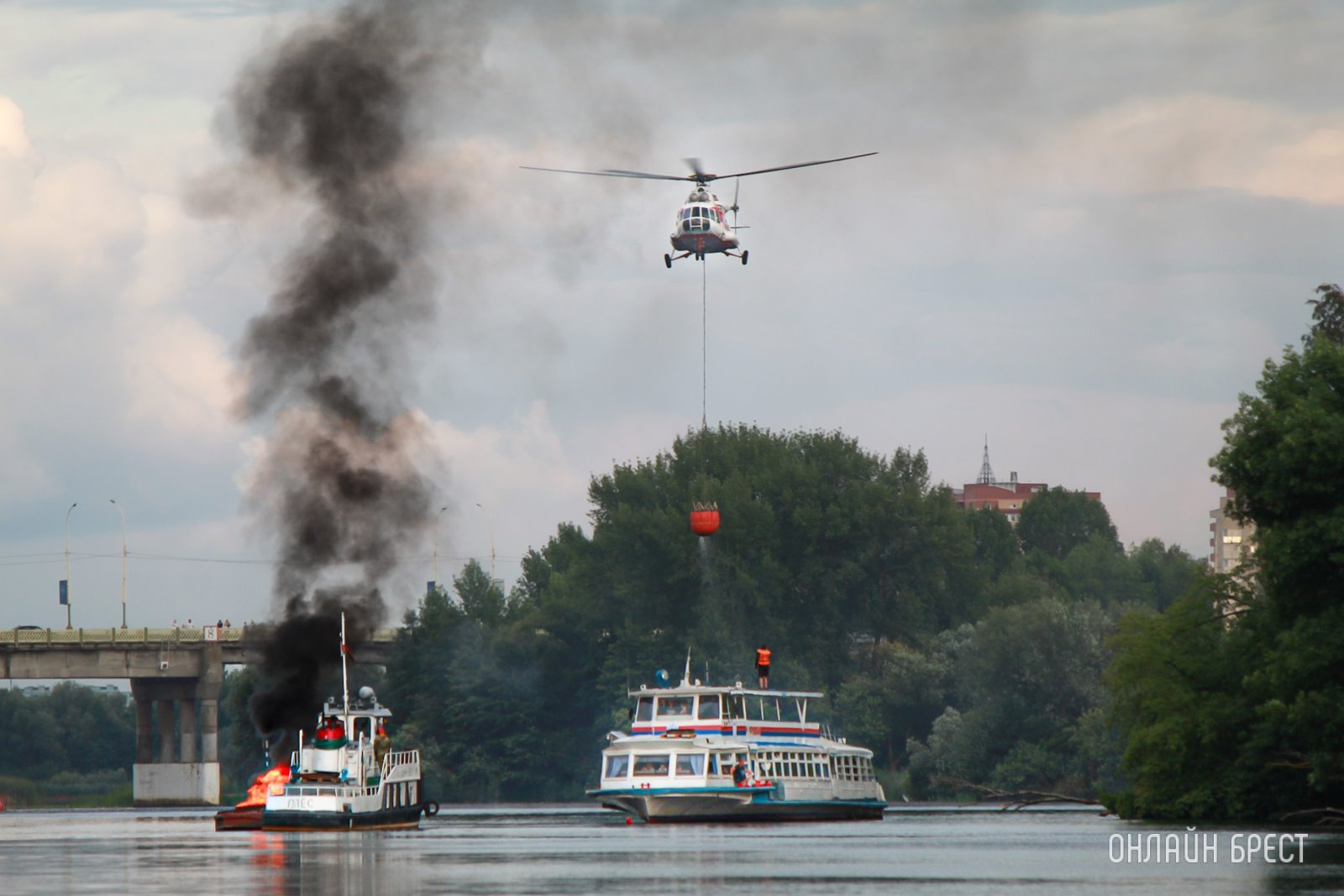 Показательные выступления МЧС в Бресте