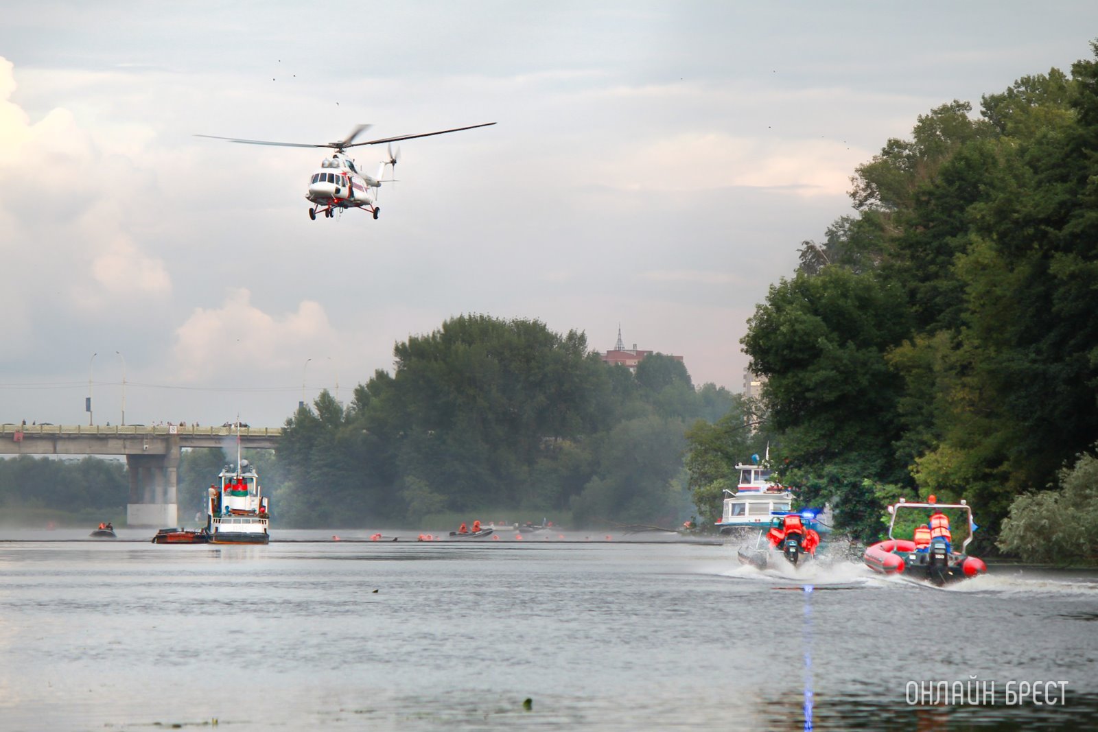 Показательные выступления МЧС в Бресте