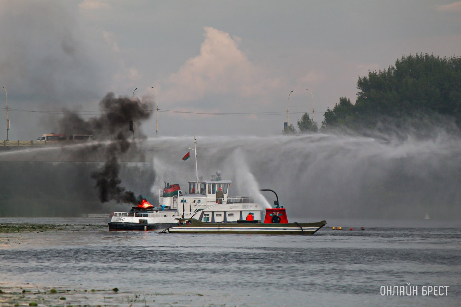 Показательные выступления МЧС в Бресте