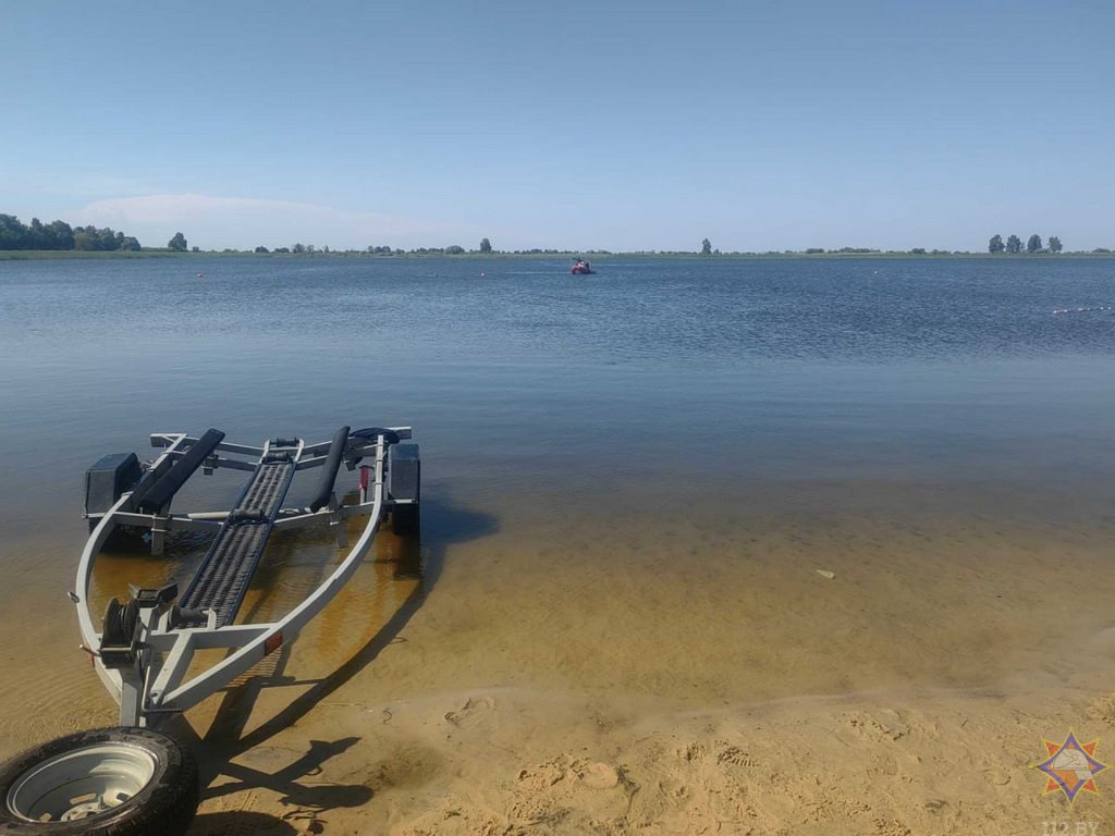 В Пинском районе отдых обернулся трагическим исходом: мужчина утонул, девочку спасли