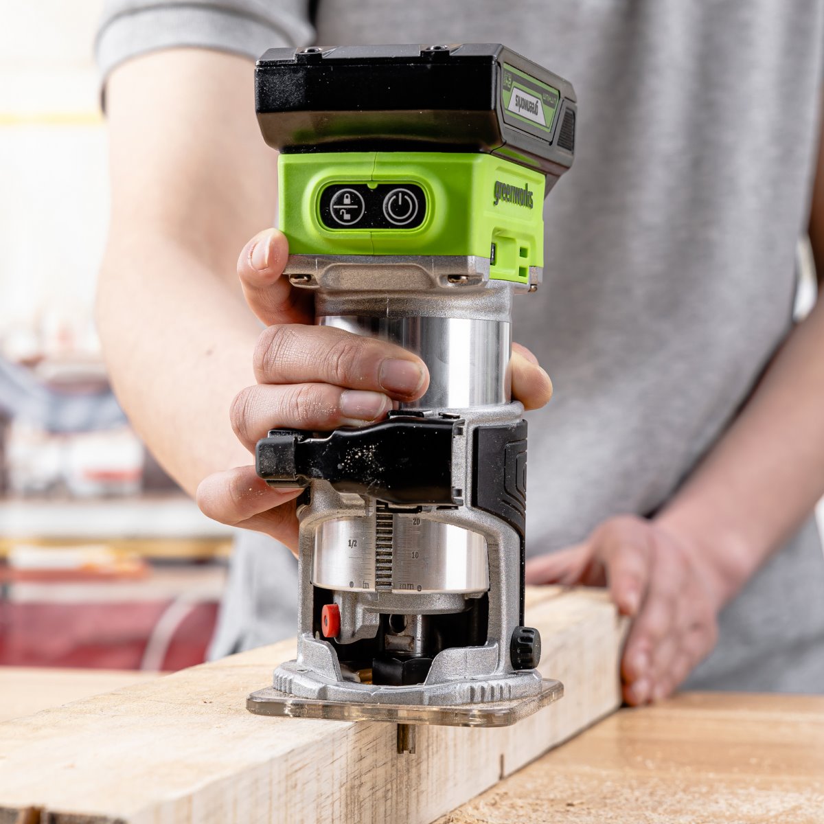 Новые горизонты точности и универсальности: аккумуляторные кромочный фрезер и реноватор Greenworks