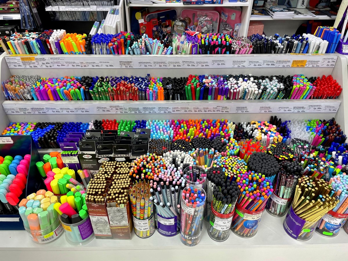 Вся школьная канцелярия здесь! Большой ассортимент товаров и СУПЕР АКЦИЯ в брестских магазинах «Канцелярские штучки»