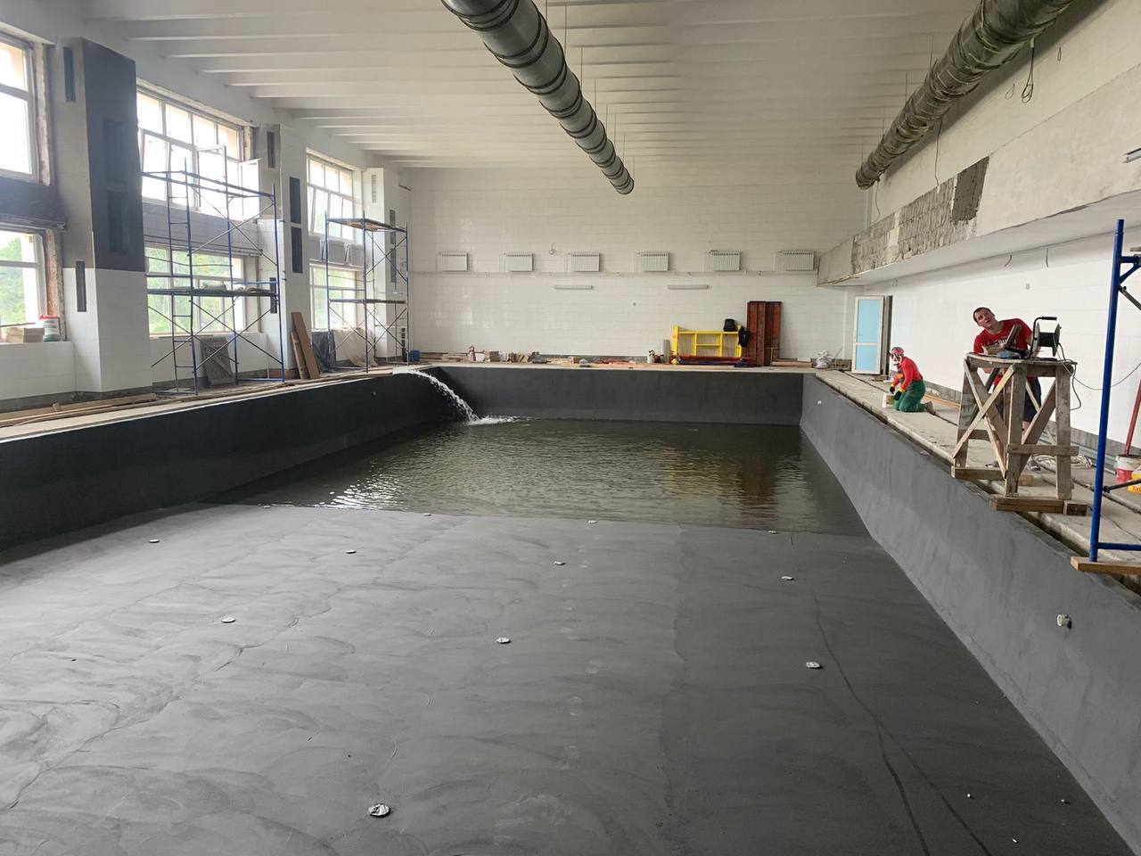 Продолжаются работы по реконструкции бассейна ГУО «Средняя школа № 9 г.Бреста имени А.Ф.Наганова»