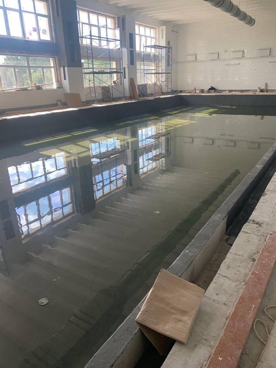 Продолжаются работы по реконструкции бассейна ГУО «Средняя школа № 9 г.Бреста имени А.Ф.Наганова»