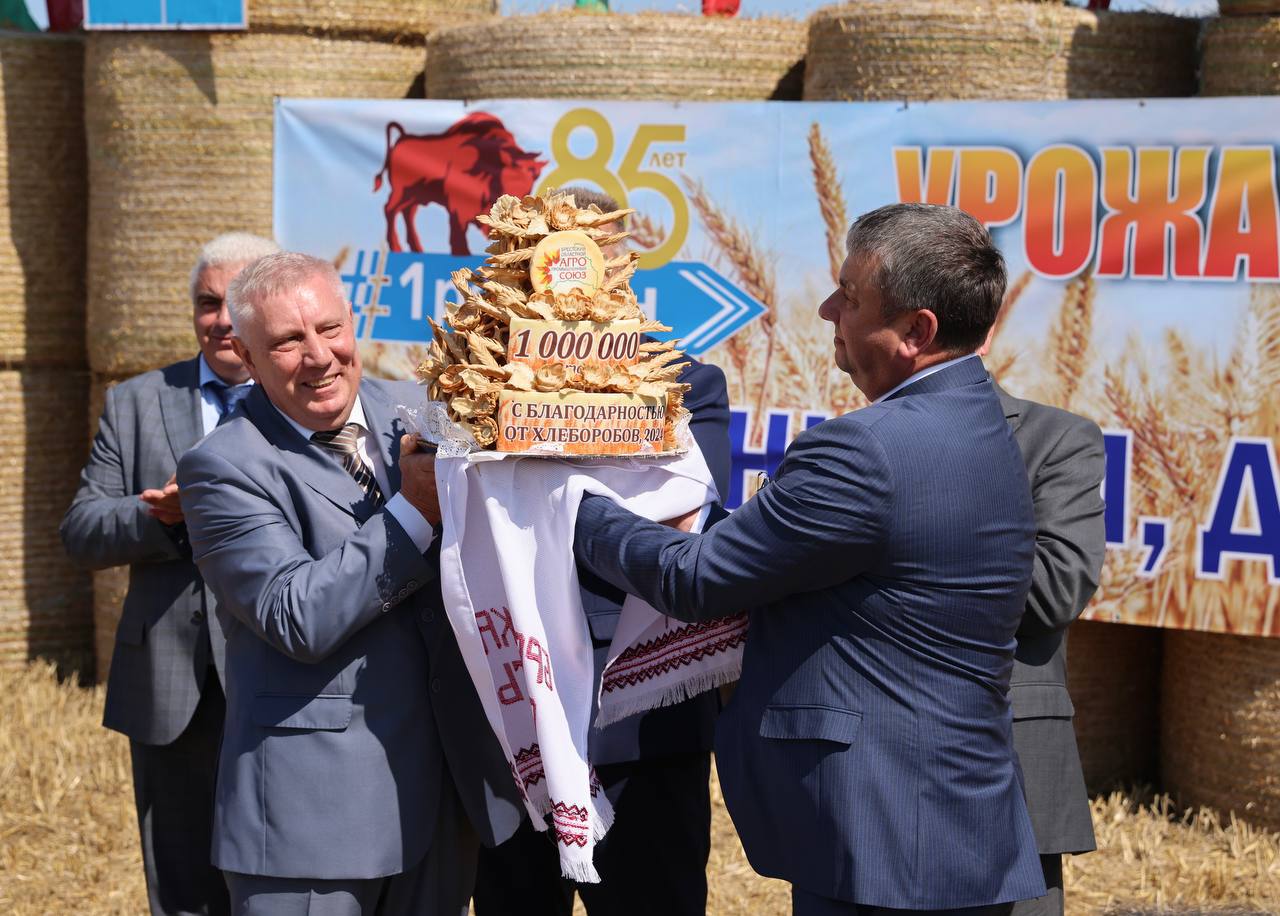 «Спасибо, мужики, за первый миллион для страны!». В Брестской области намолотили более 1 000 000 тонн зерна