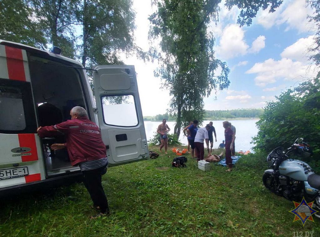 В Барановичах спасен мужчина, который ушел под воду