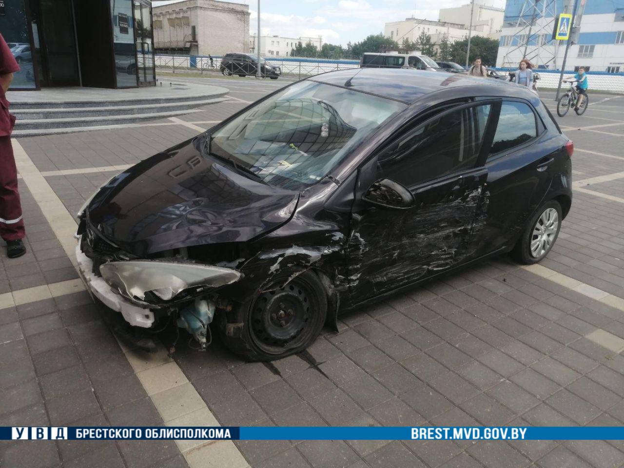 В Барановичах автомобиль ГАИ попал в аварию