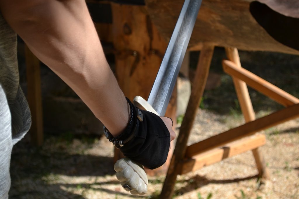 Житель Брестской области продал столетнюю саблю ВС Германии, подумал, что продешевил, и оказался фигурантом уголовного дела. За что?