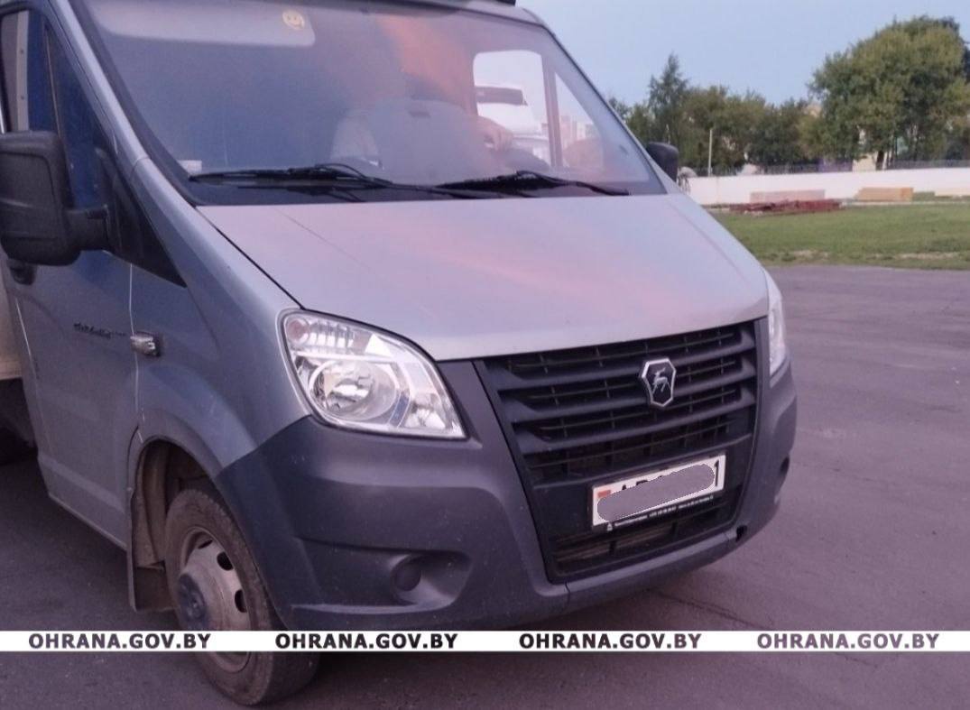 В Пинске мужчина украл с торговой базы 100 килограммов колбас и мяса, но сразу попался