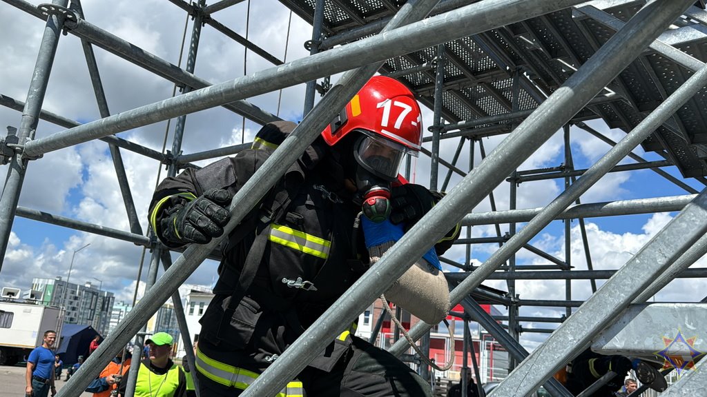 Определен сильнейший пожарный-спасатель в Брестской области