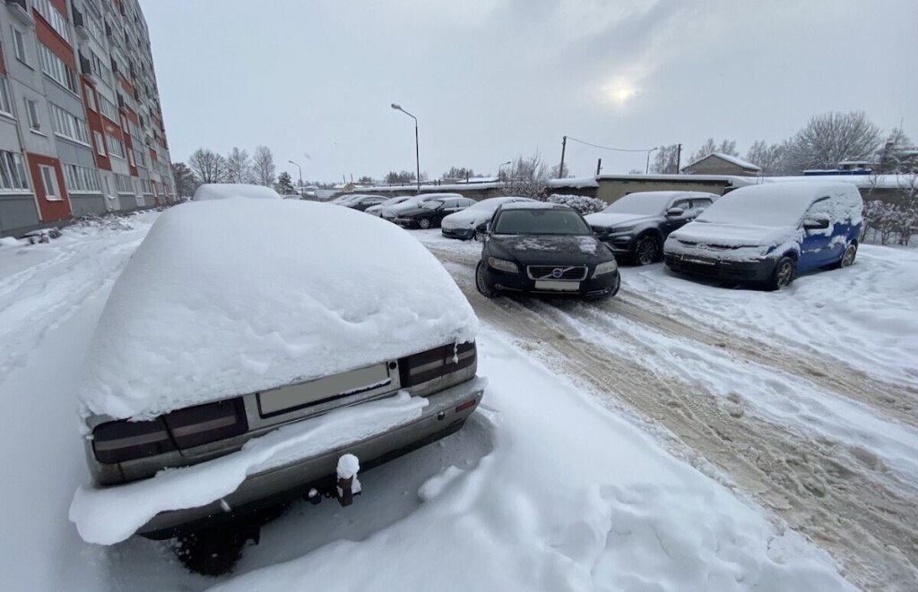 Коммунальная техника повредила авто на парковке. Владелец обратился в суд
