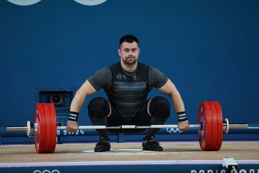 Белорус Евгений Тихонцов завоевал бронзу Олимпиады-2024 в тяжелой атлетике