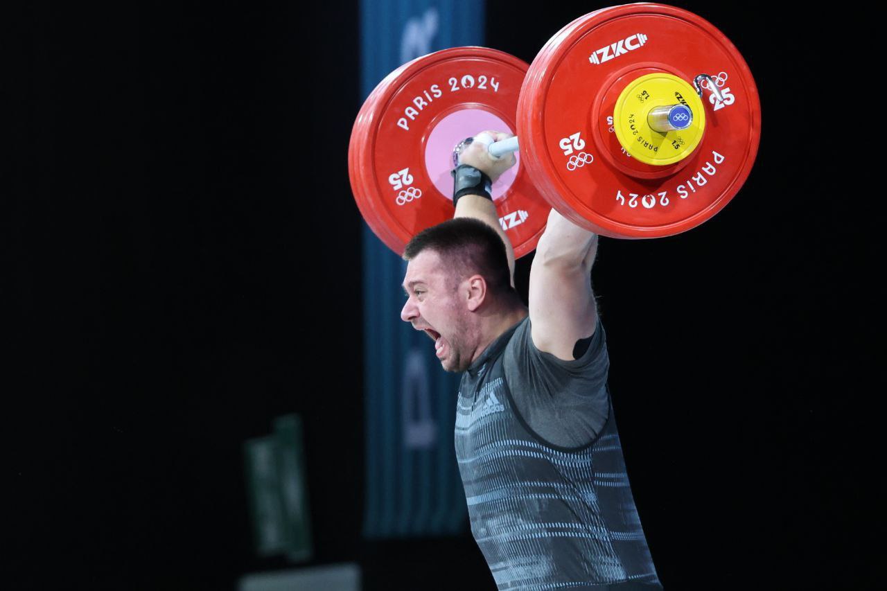 Белорус Евгений Тихонцов завоевал бронзу Олимпиады-2024 в тяжелой атлетике