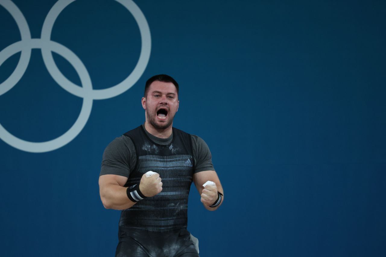 Белорус Евгений Тихонцов завоевал бронзу Олимпиады-2024 в тяжелой атлетике