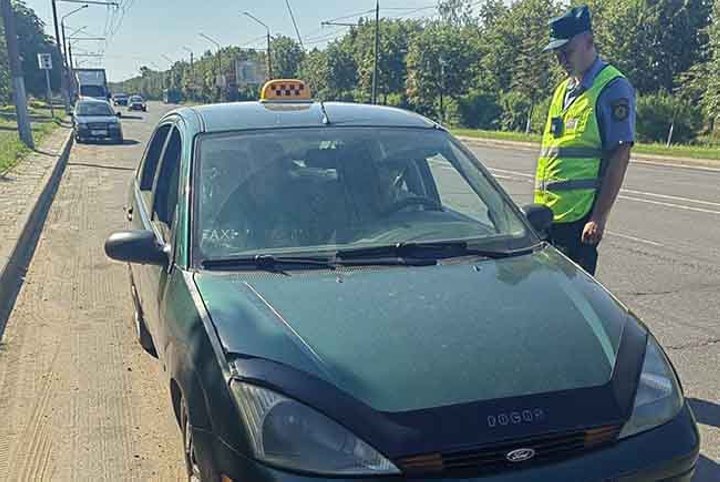 Таксистам запретили использовать автомобили в личных целях и за это уже наказывают