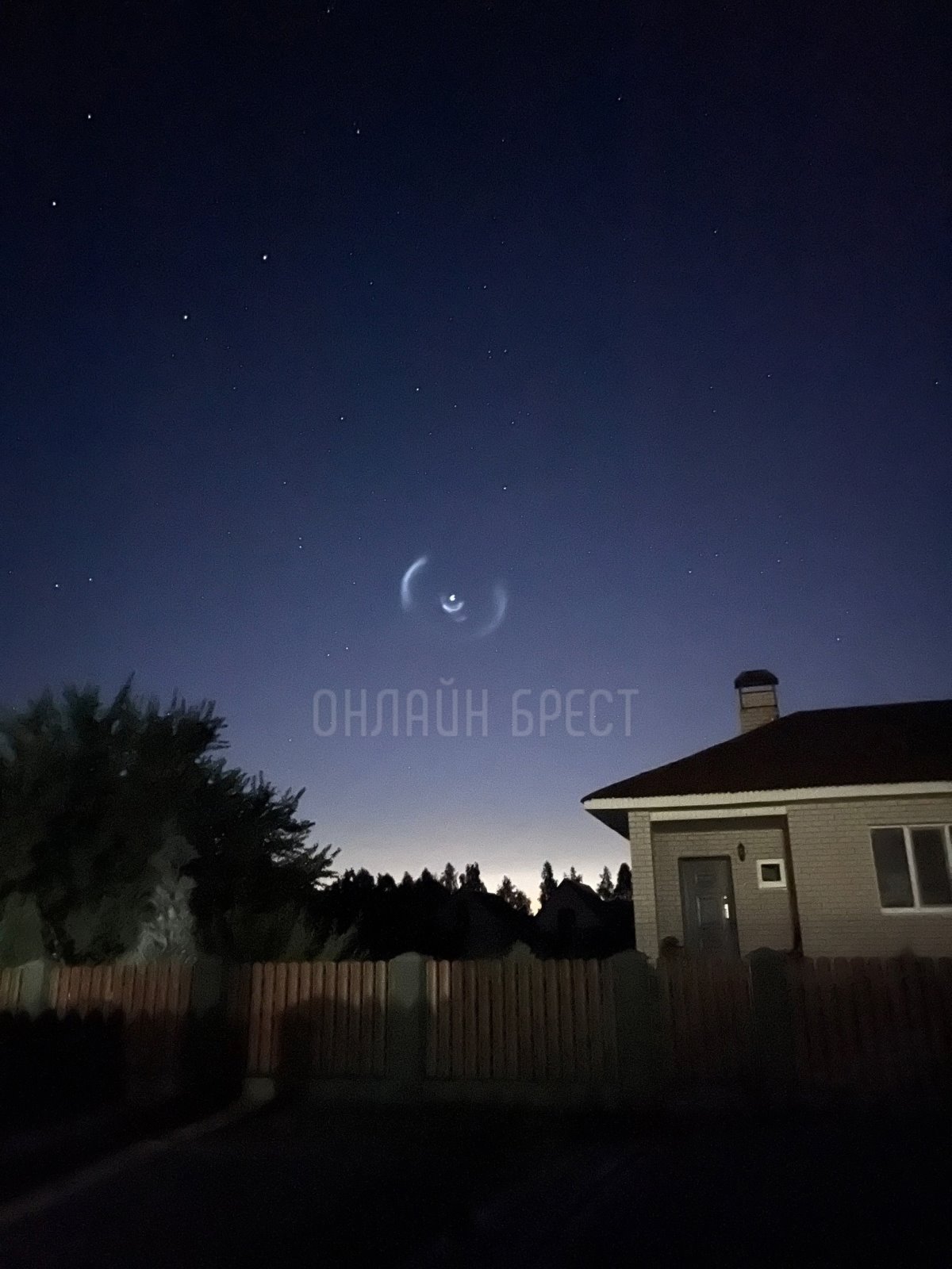 В небе над Брестом читатели наблюдали странный объект. Что это было?