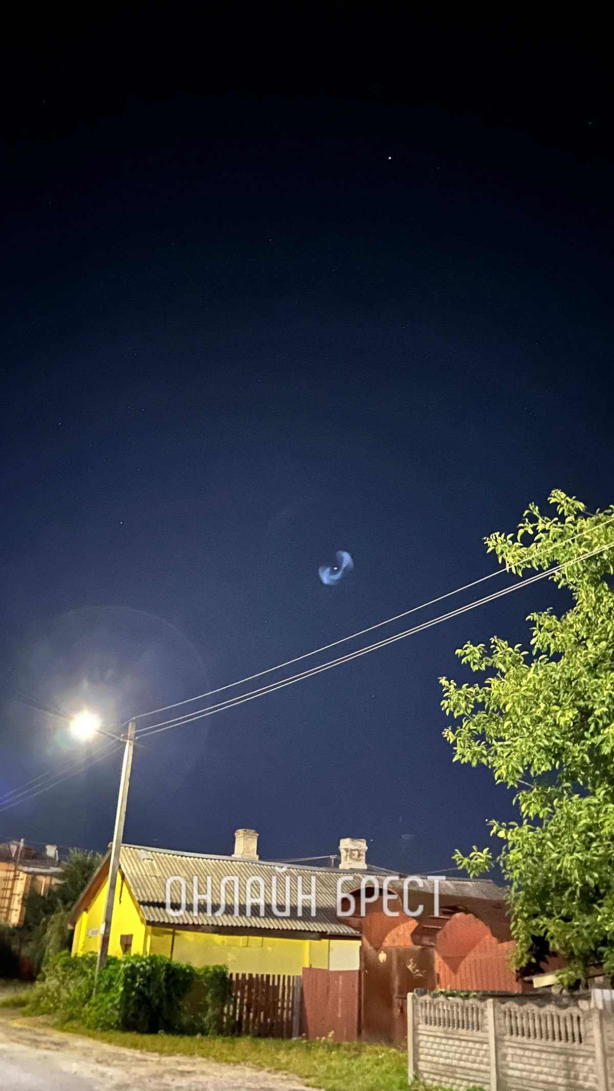 В небе над Брестом читатели наблюдали странный объект. Что это было?