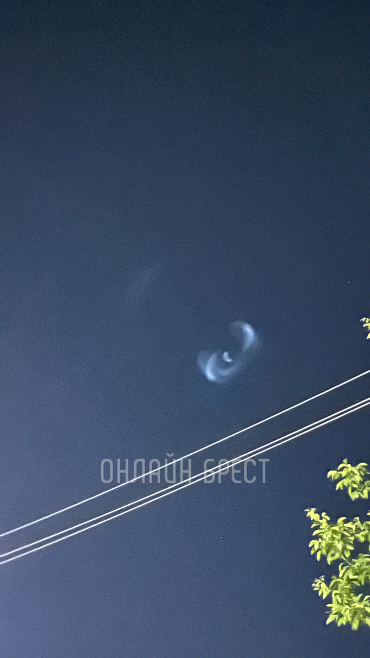 В небе над Брестом читатели наблюдали странный объект. Что это было?