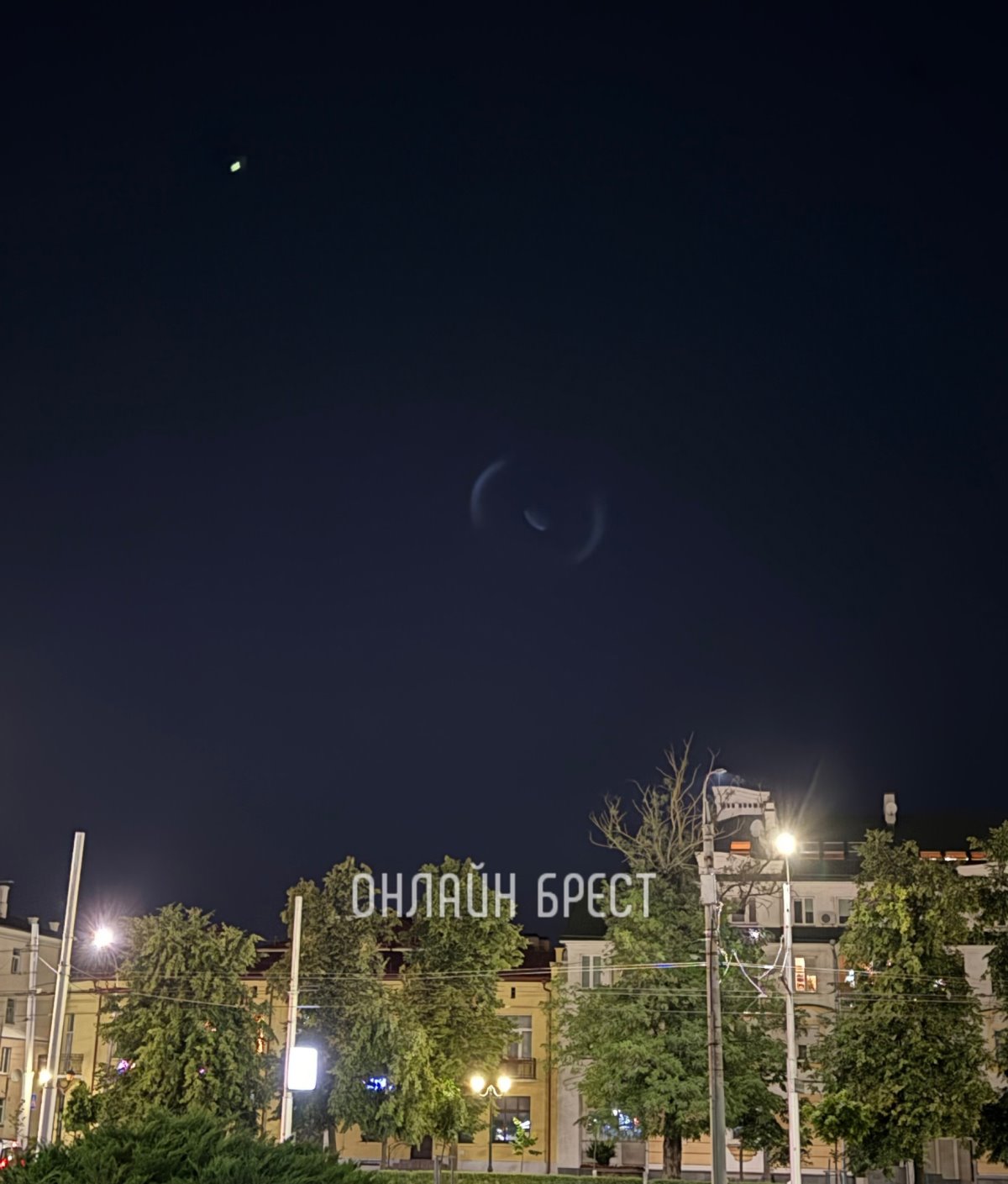 В небе над Брестом читатели наблюдали странный объект. Что это было?