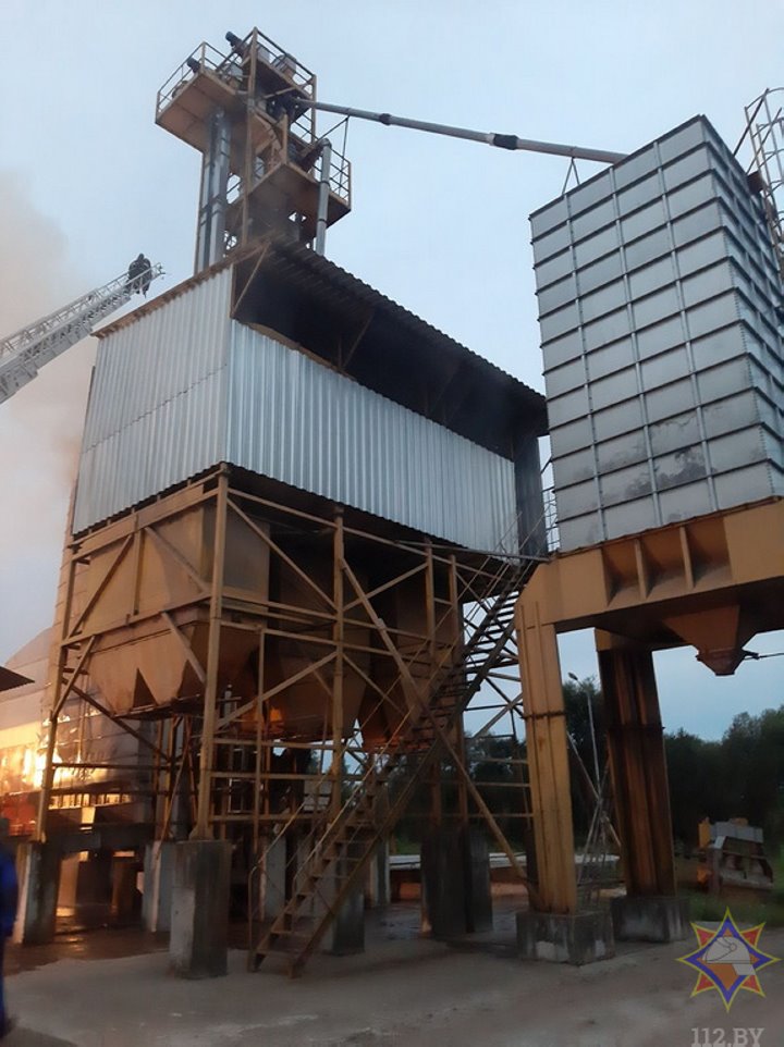 В Кобринском районе горел зерносушильный комплекс