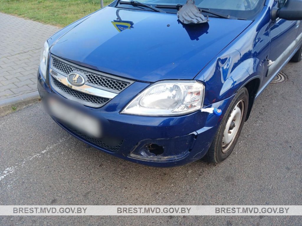 В Бресте водитель Lada сбил двух мальчиков на электросамокате