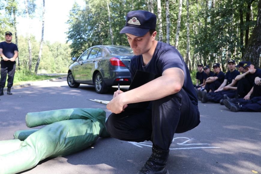 Поможет на местах происшествий и убережет от ошибок. Чему учат молодых следователей на сборе под Брестом