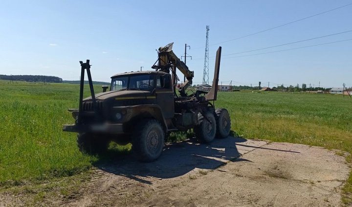 Белорус угнал лесовоз, чтобы сдать его на металлолом