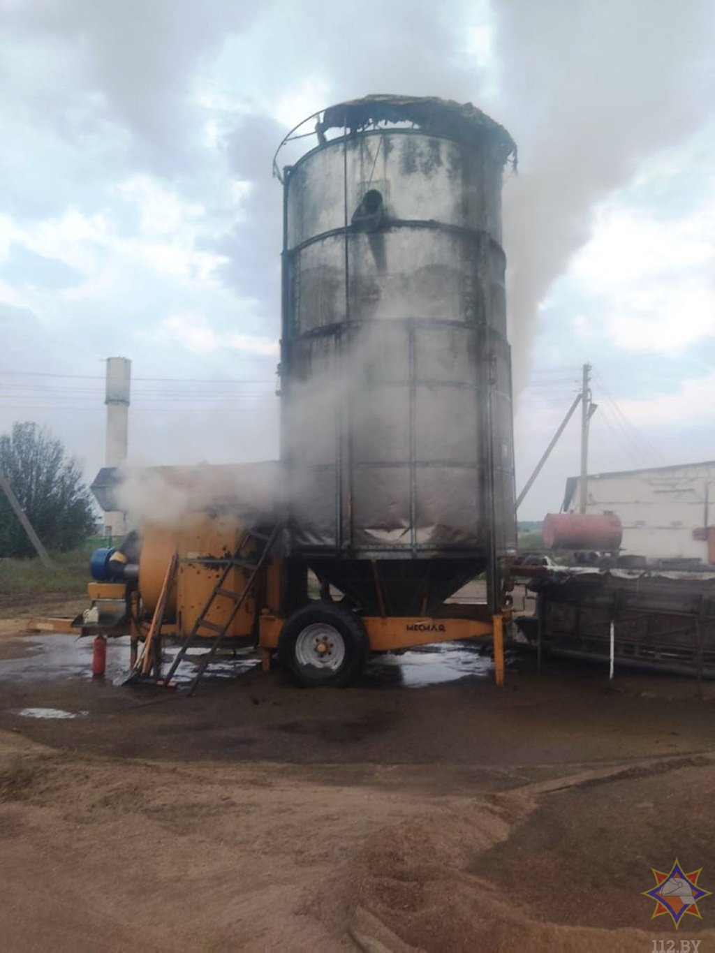 Мобильный зерносушильный комплекс загорелся в Ивацевичском районе