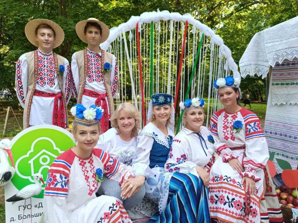 С домашним теплом и по старинным рецептам. В Брестском районе прошел гастрофест «Скокаўскія спасоўкі»