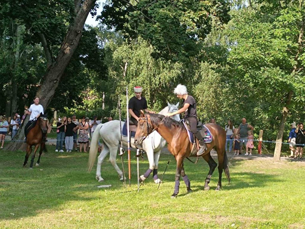 С домашним теплом и по старинным рецептам. В Брестском районе прошел гастрофест «Скокаўскія спасоўкі»