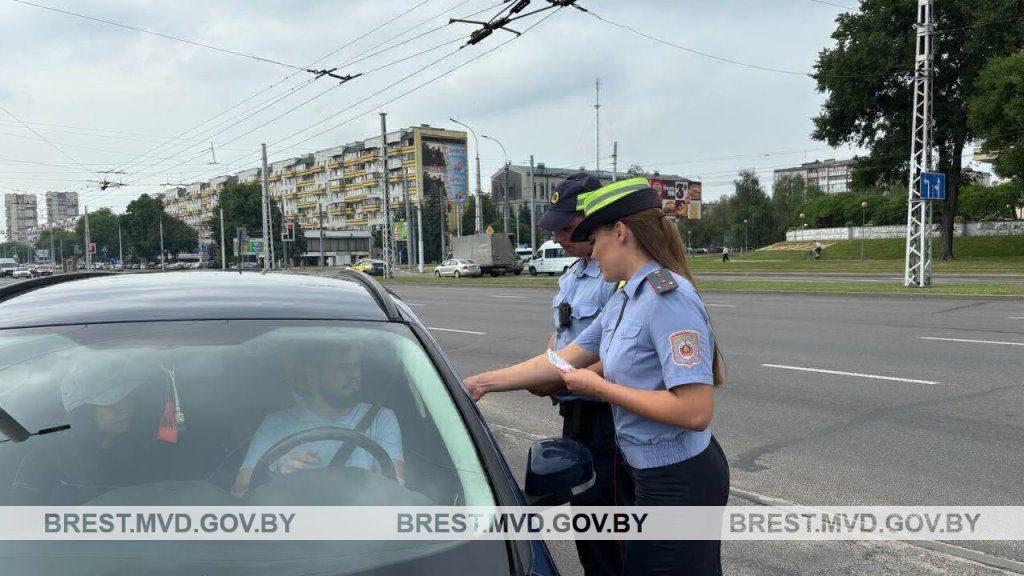 В Бресте ГАИ напомнила водителям про ближний свет с 25 августа