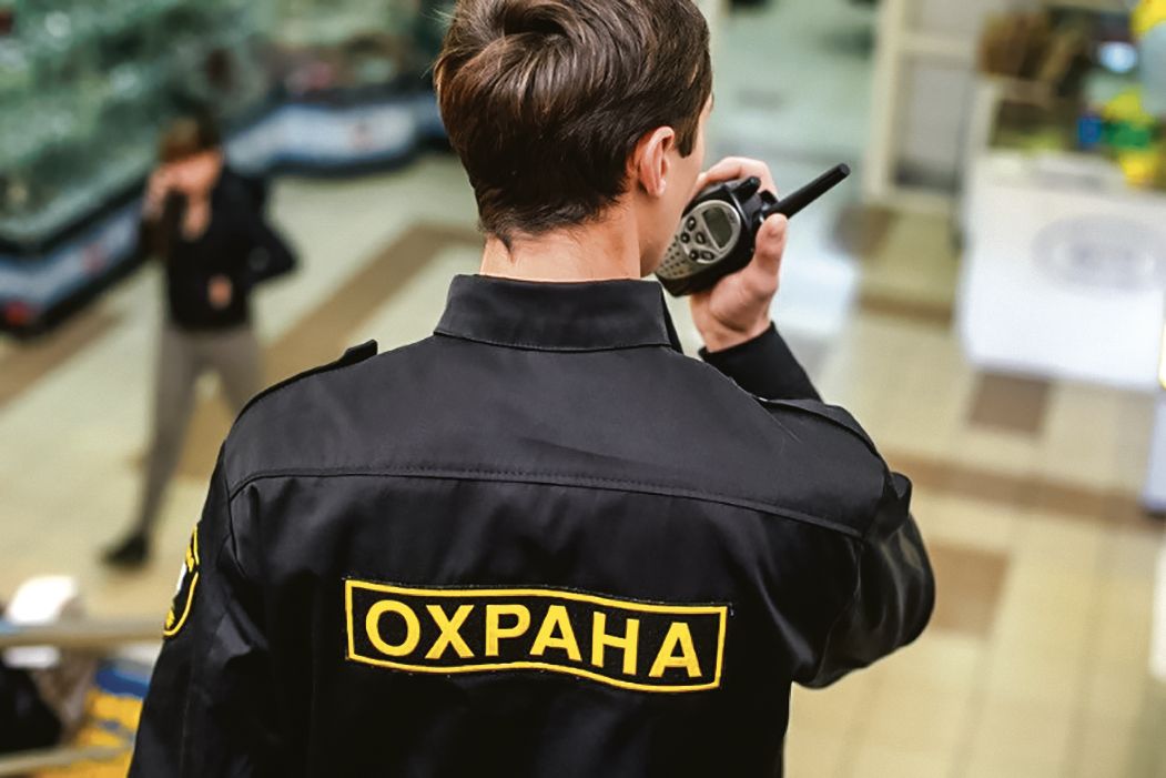 В каких случаях охранник имеет право попросить покупателя показать пакет с купленной продукцией или проверить сумку, рюкзак?