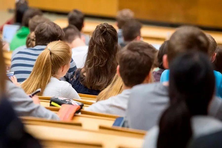 Пять выпускников получили иски на 70 000 рублей из-за распределения