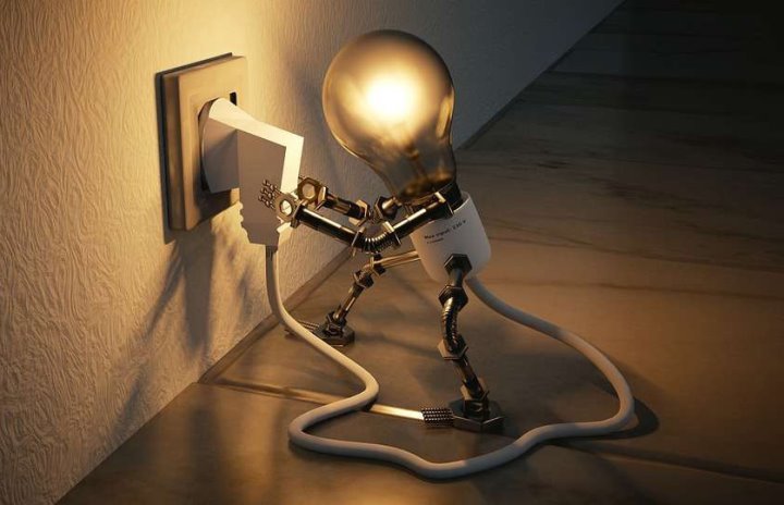 Включать стирку лучше ночью? Энергетики рассказали, как сэкономить на оплате коммуналки