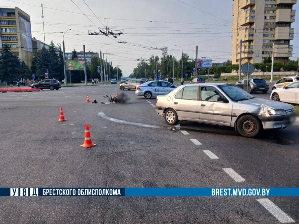 Подробности ДТП в Бресте на Московской с участием мотоцикла