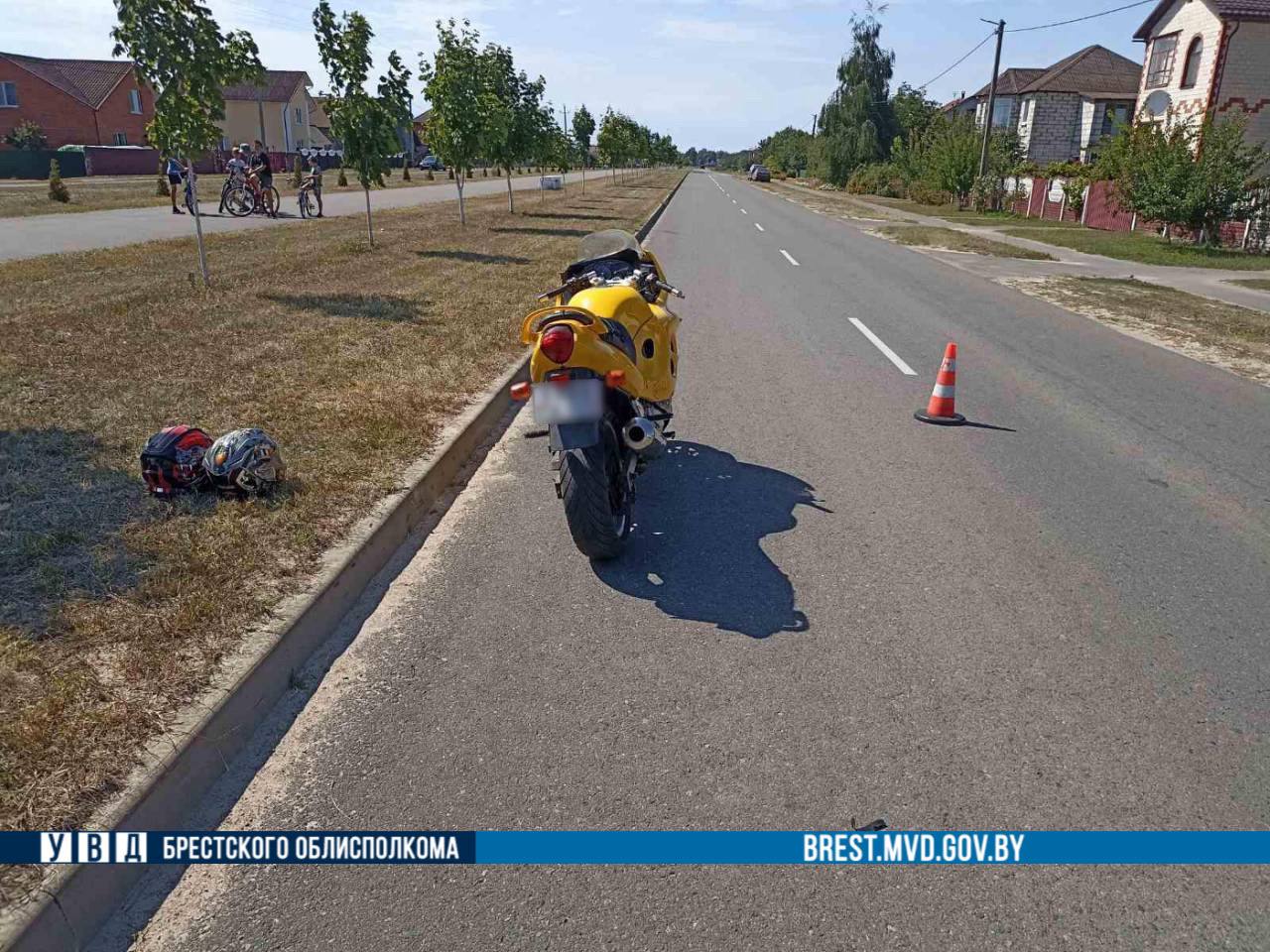В Лунинце мотоциклист сбил вышедшего на дорогу пешехода