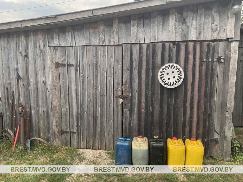 В Малоритском районе тракторист сливал окрашенное дизельное топливо