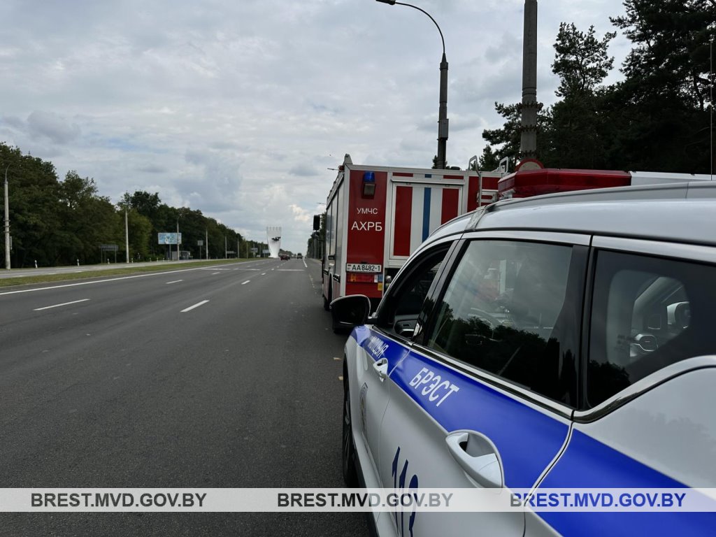 В Бресте ГАИ провела тренировочный прогон автомобиля МЧС