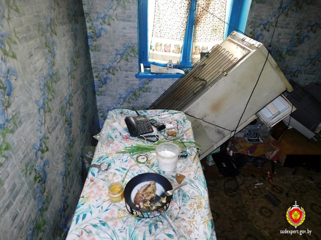 Он просто хотел зарядить телефон. 54-летнего мужчину убило ударом тока