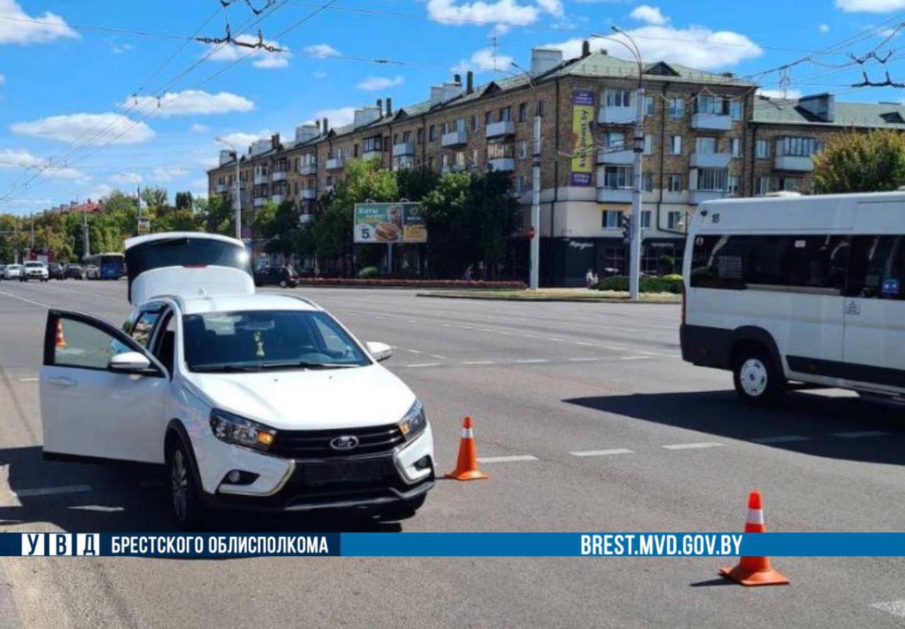 Водитель автомобиля Lada сбил 20-летнего велосипедиста на проспекте Машерова в Бресте