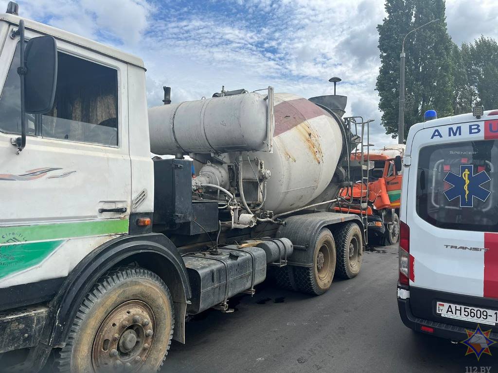 Две бетономешалки столкнулись в Барановичах