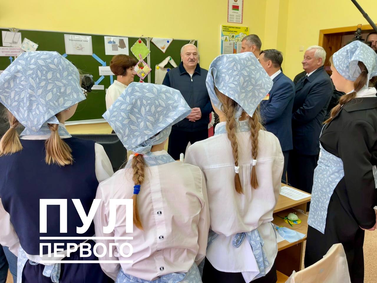 Александр Лукашенко прибыл в Парохонскую среднюю школу. Вот в чем уникальность этого учреждения